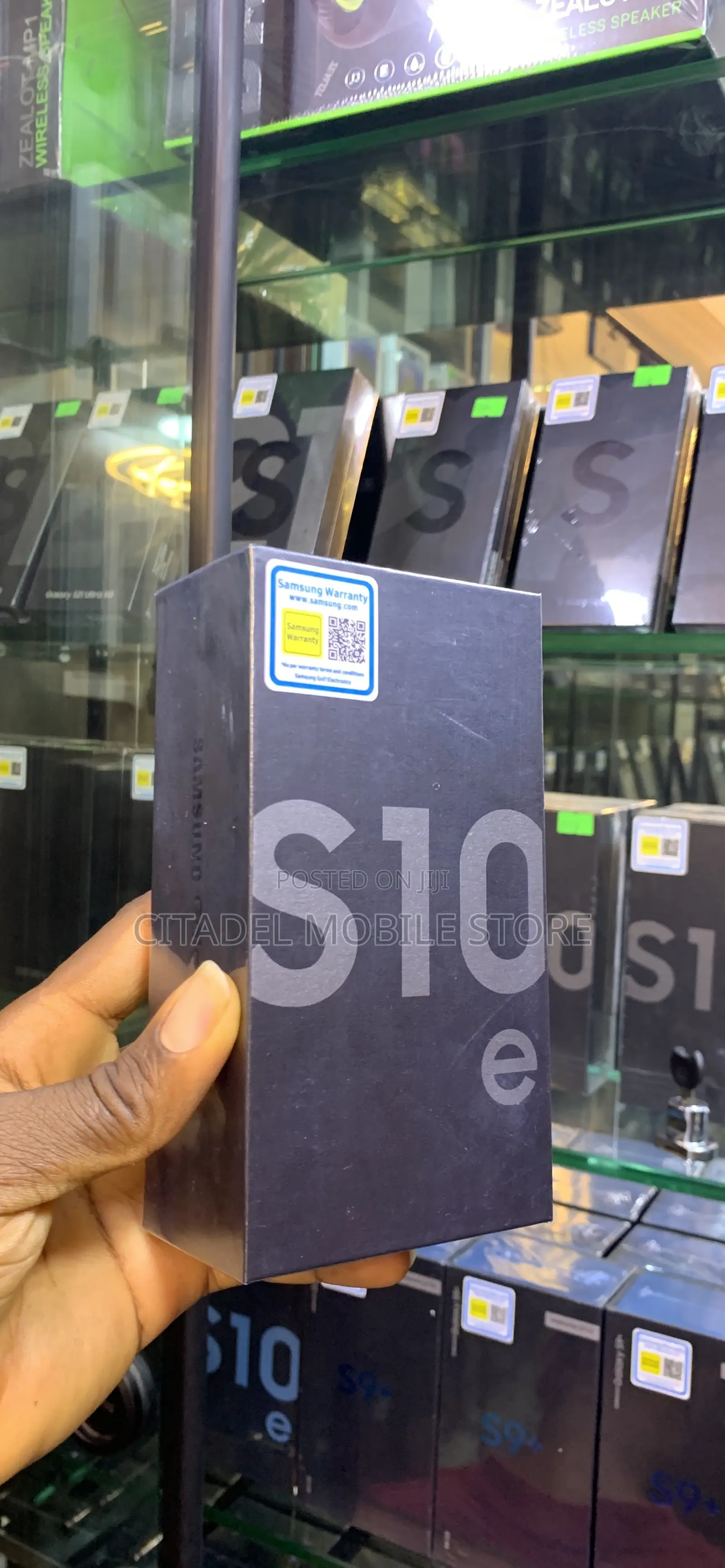 New Samsung Galaxy S10e 128 GB Black