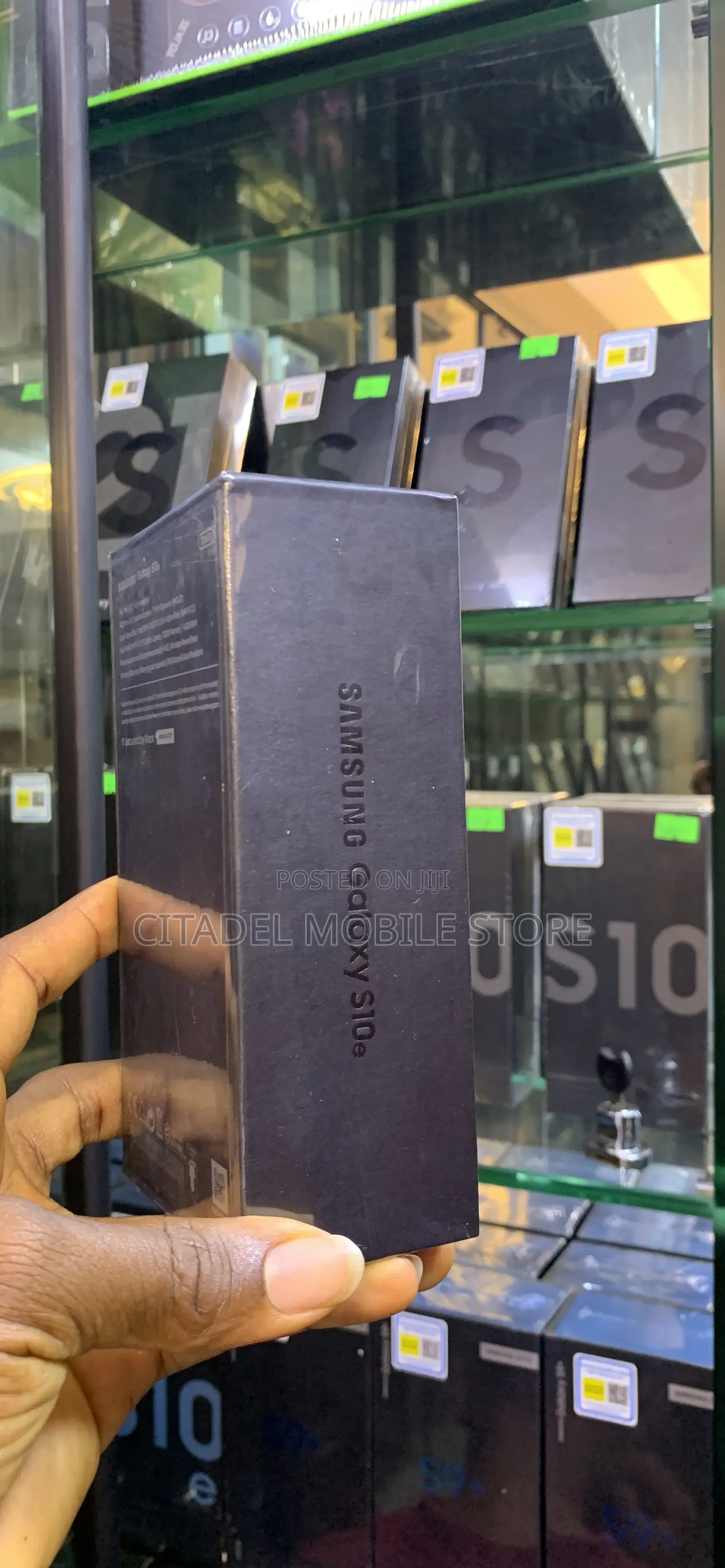 New Samsung Galaxy S10e 128 GB Black