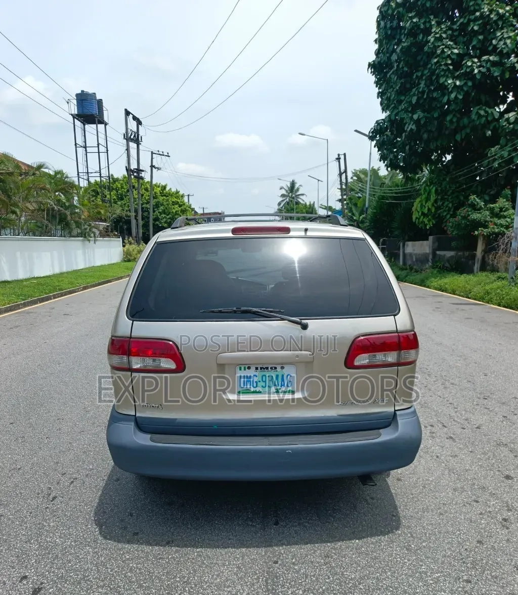 Toyota Sienna 2001 Gold