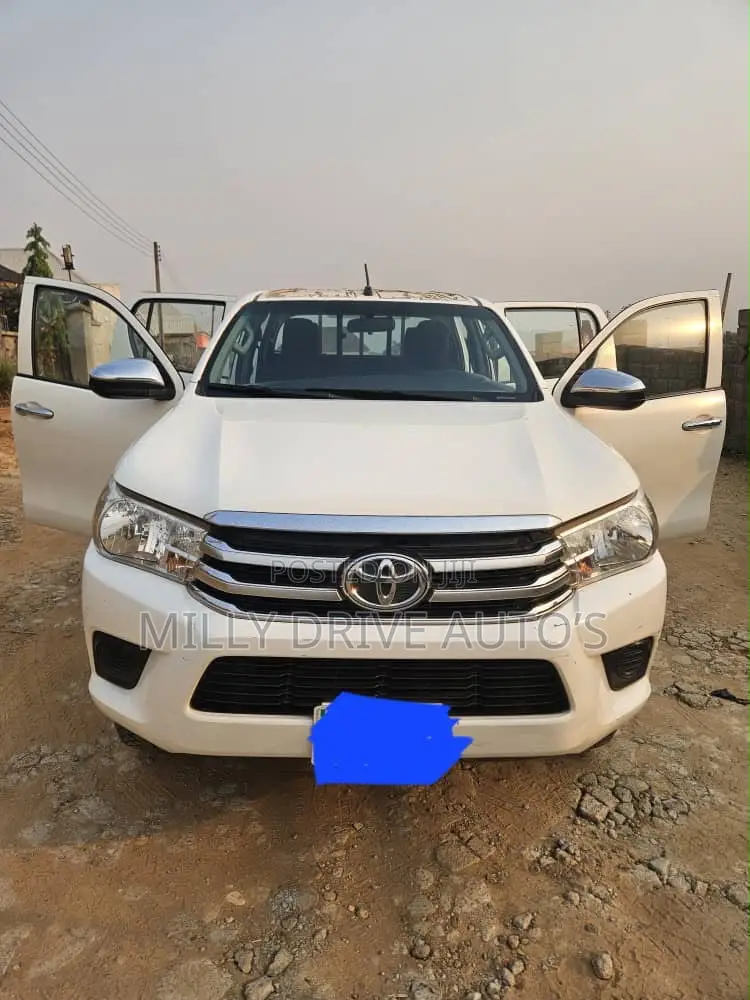 Toyota Hilux 2018 White