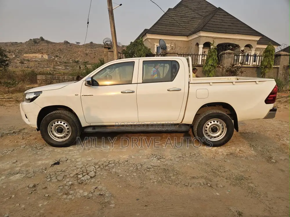 Toyota Hilux 2018 White