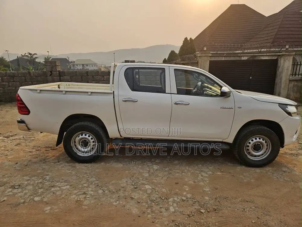 Toyota Hilux 2018 White