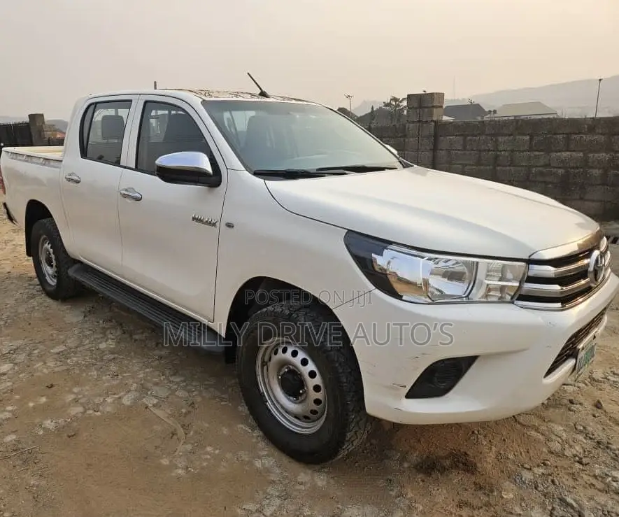Toyota Hilux 2018 White