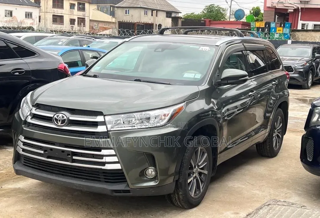 Toyota Highlander XLE 2019 Gray