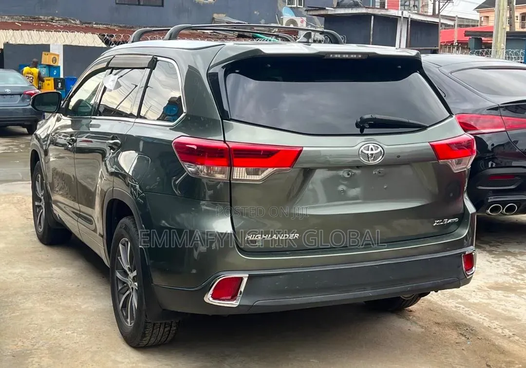 Toyota Highlander XLE 2019 Gray