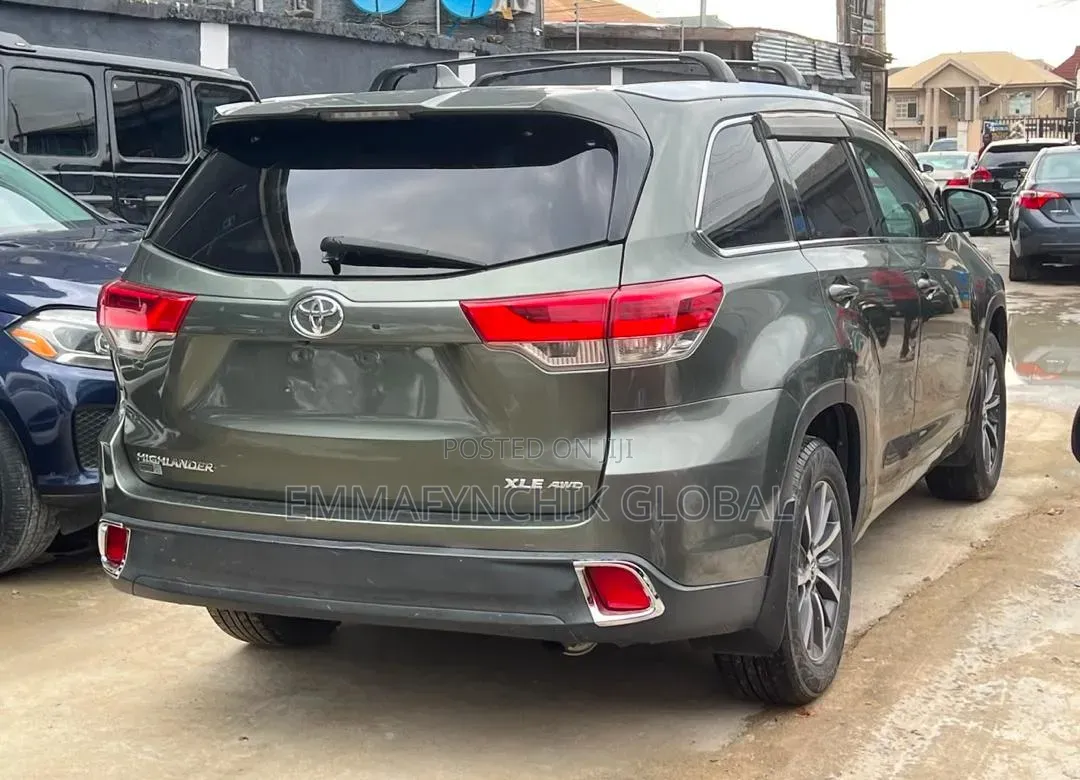 Toyota Highlander XLE 2019 Gray
