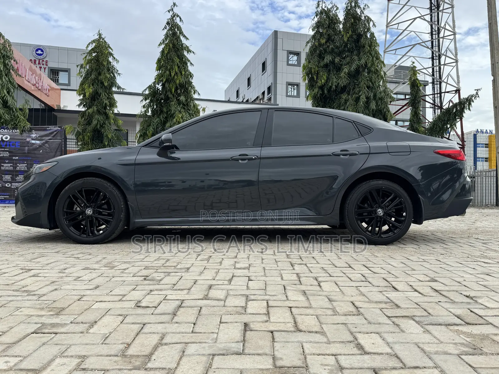 Toyota Camry SE 2025 Gray