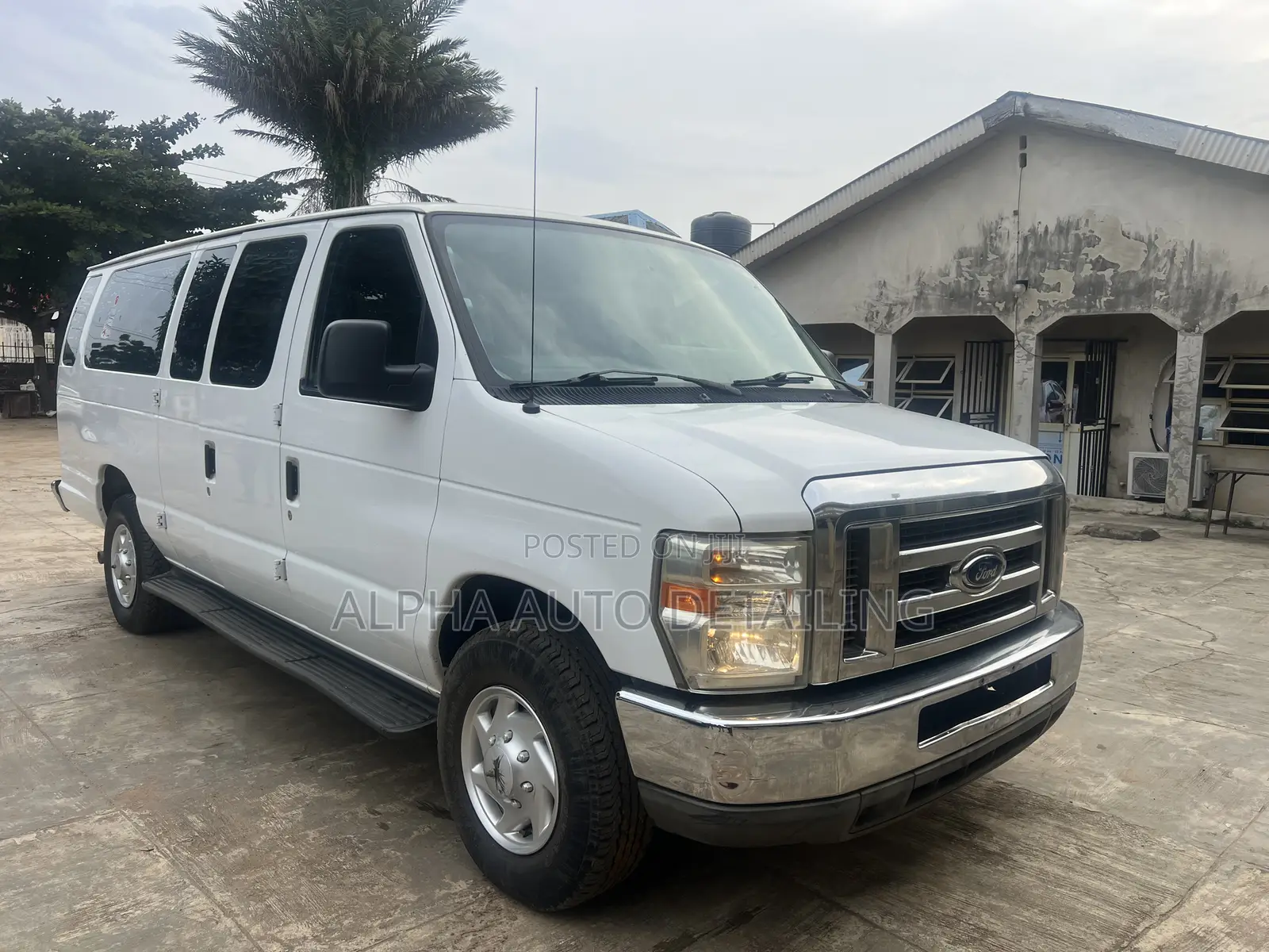 Ford E-350 2011 White