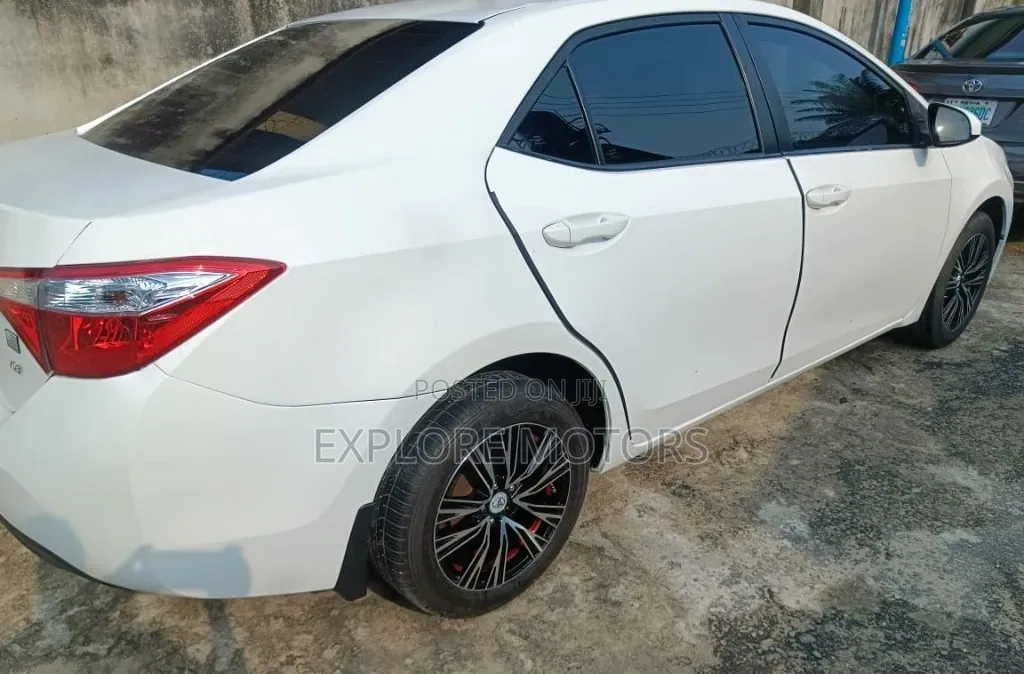 Toyota Corolla 2015 White