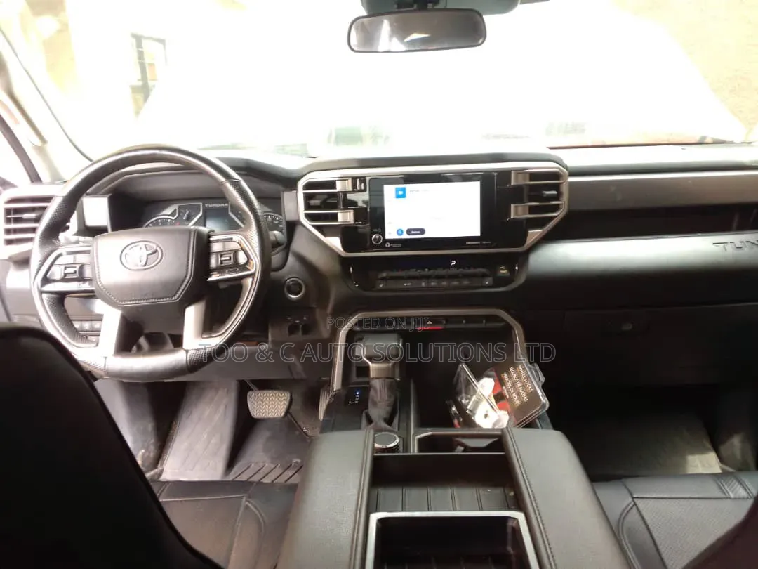 Toyota Tundra 2024 Silver