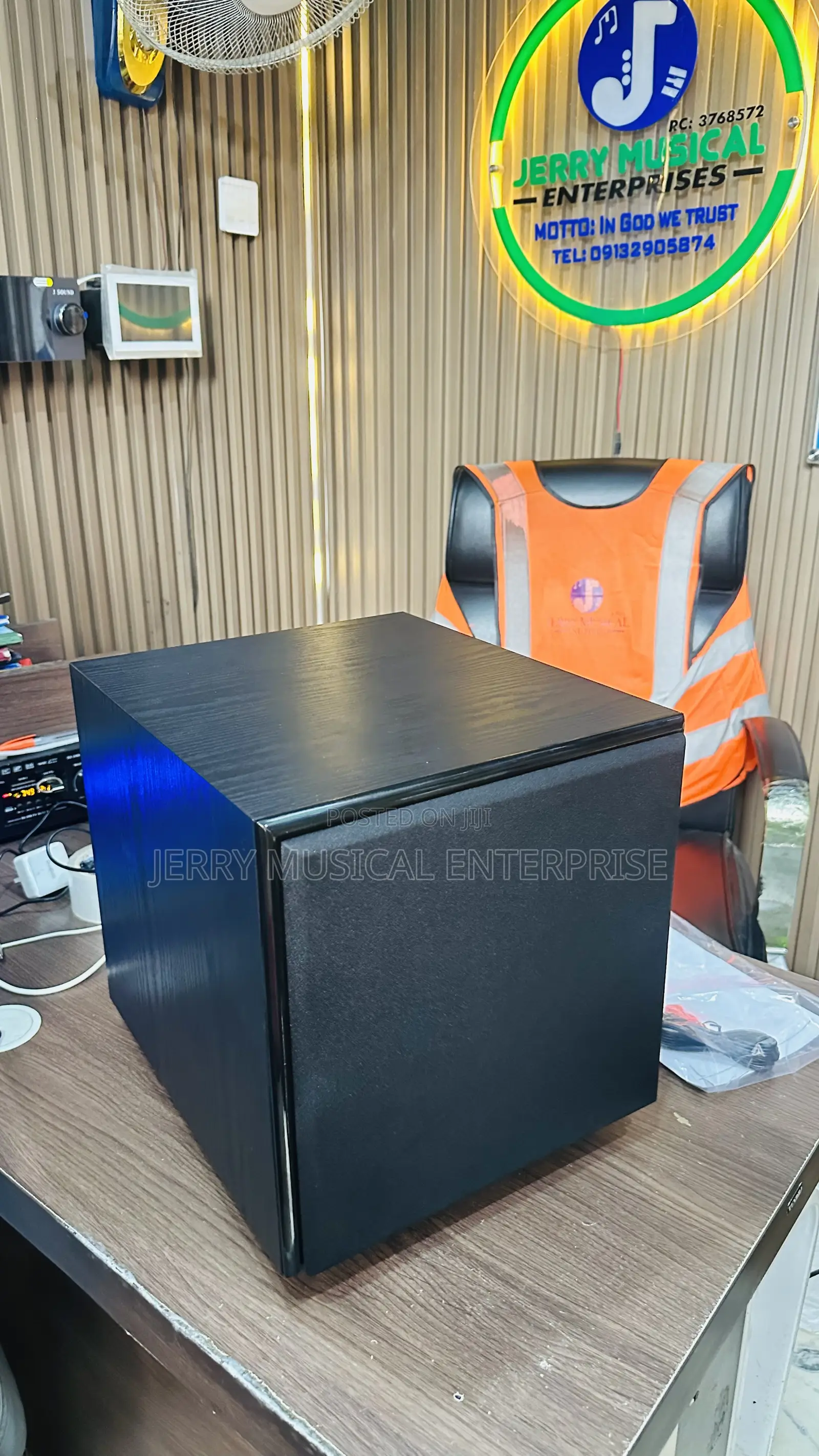 10inches Active Subwoofer With Bass/Eq and Twitter