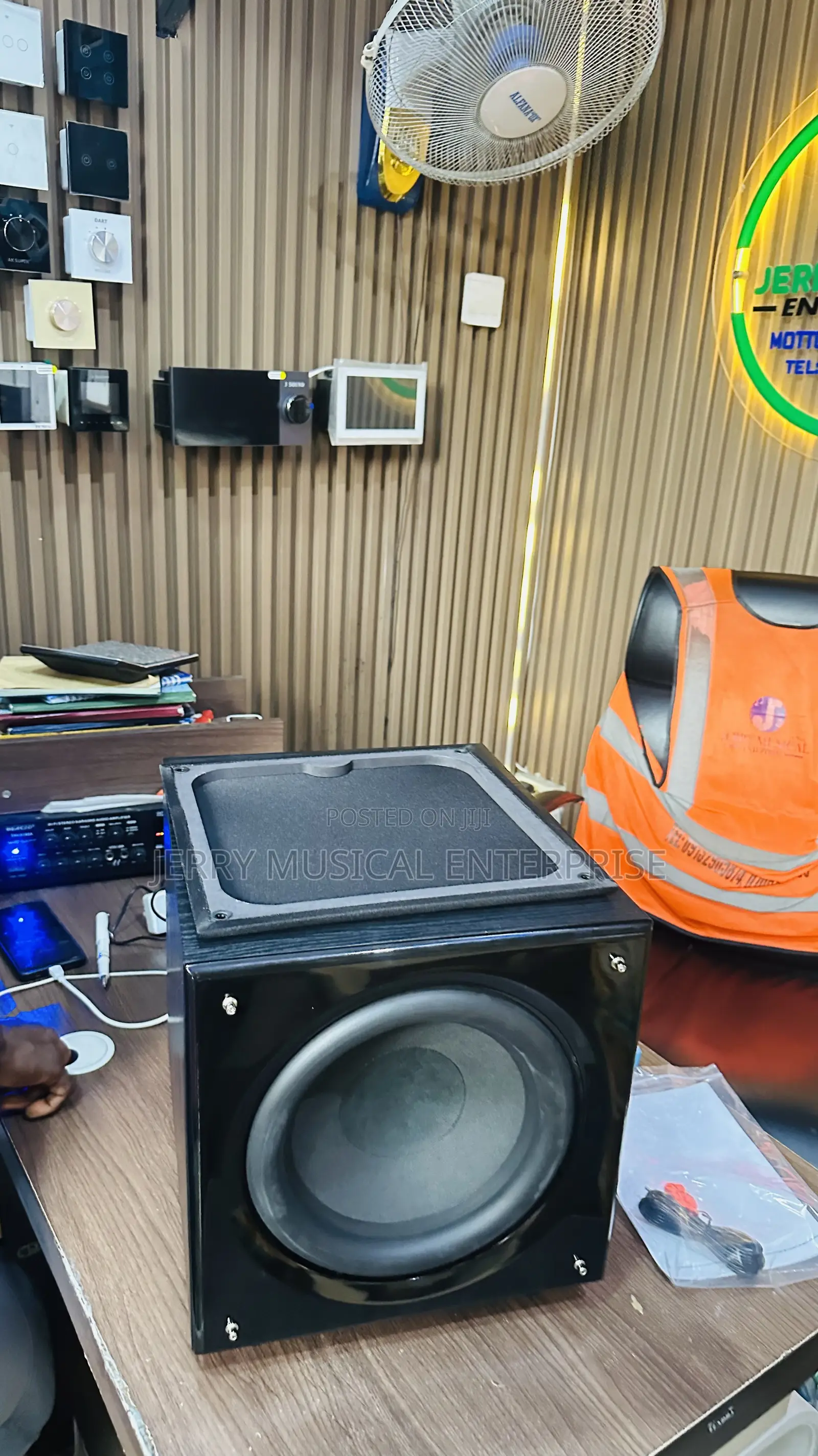10inches Active Subwoofer With Bass/Eq and Twitter