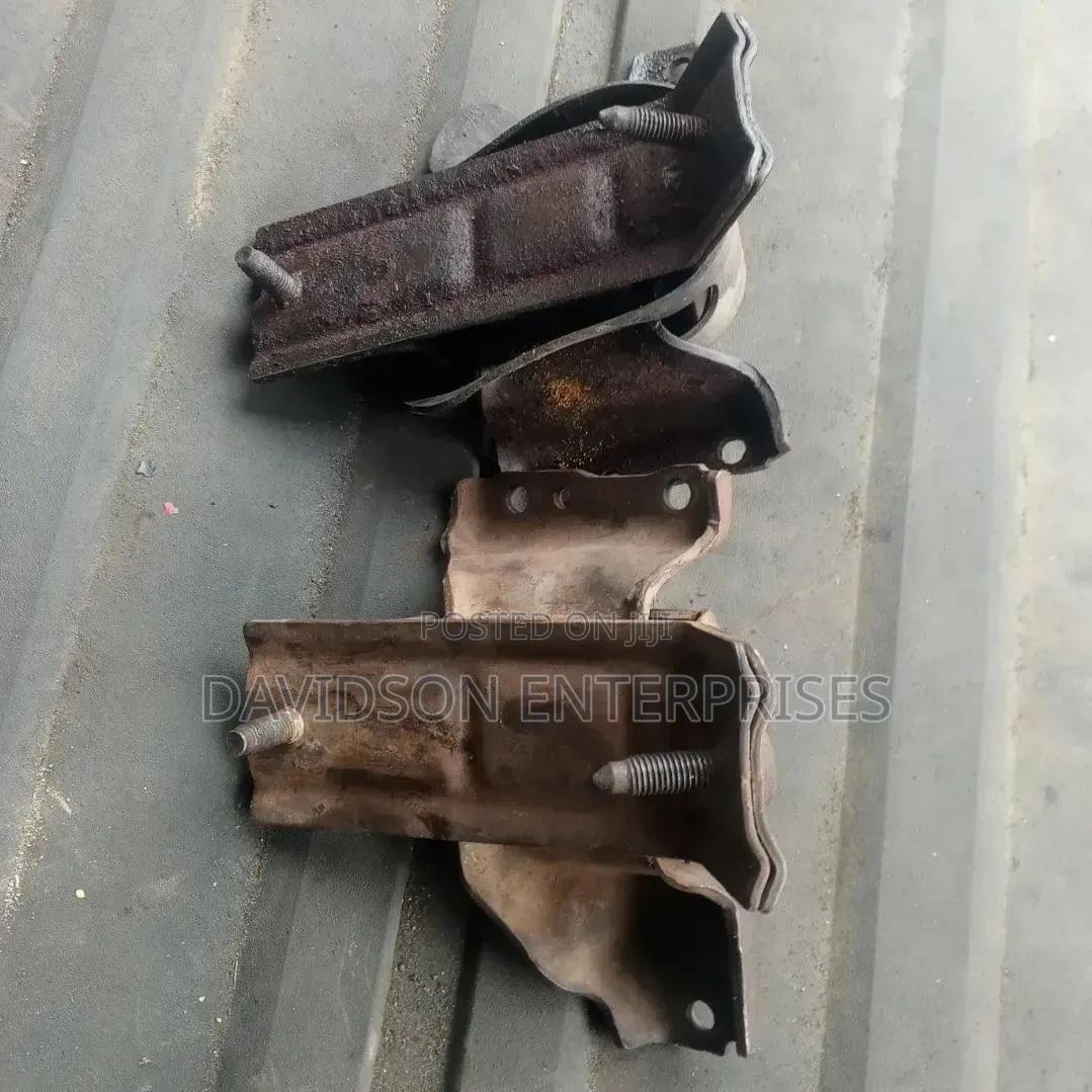 Engine Seating/Mounting Ford Econoline V8