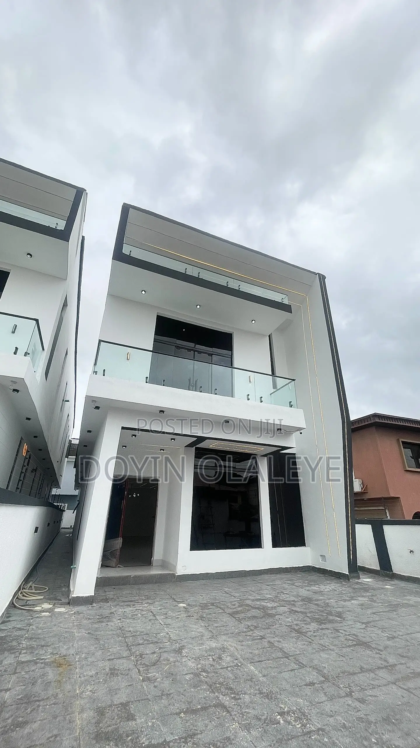 5bdrm Duplex in Ikota for sale