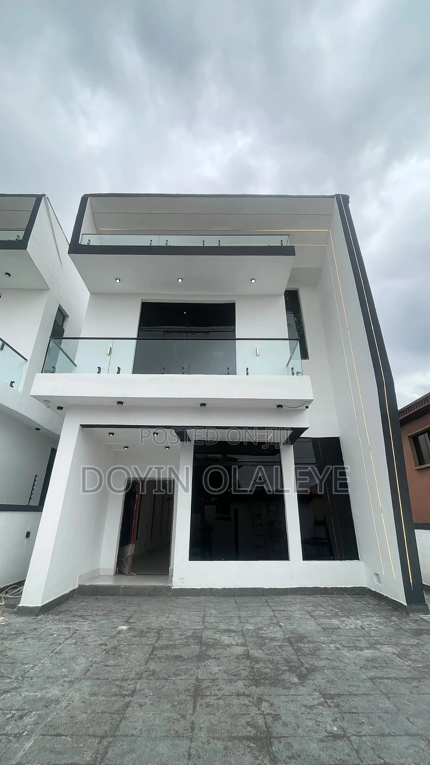 5bdrm Duplex in Ikota for sale