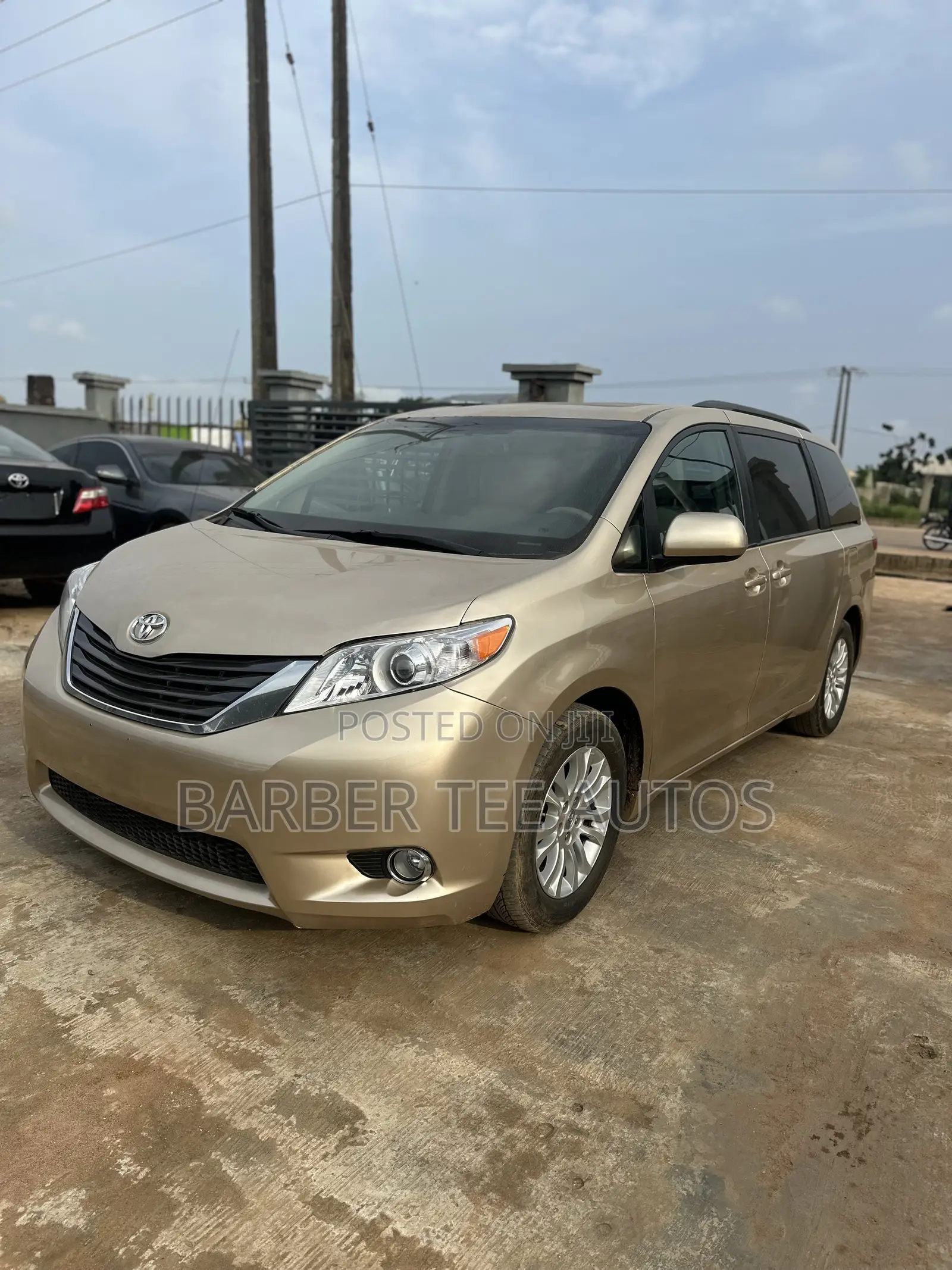 Toyota Sienna XLE 8-Passenger 4dr Minivan (3.5L 6cyl 6A) 2014 Gold