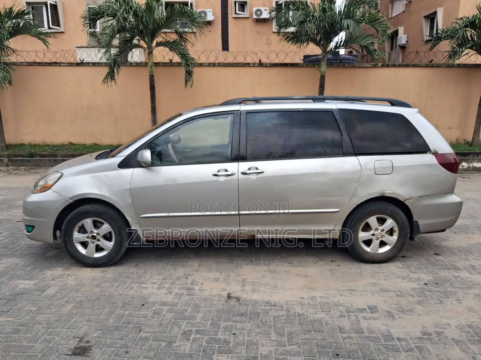 Toyota Sienna 2005 Silver