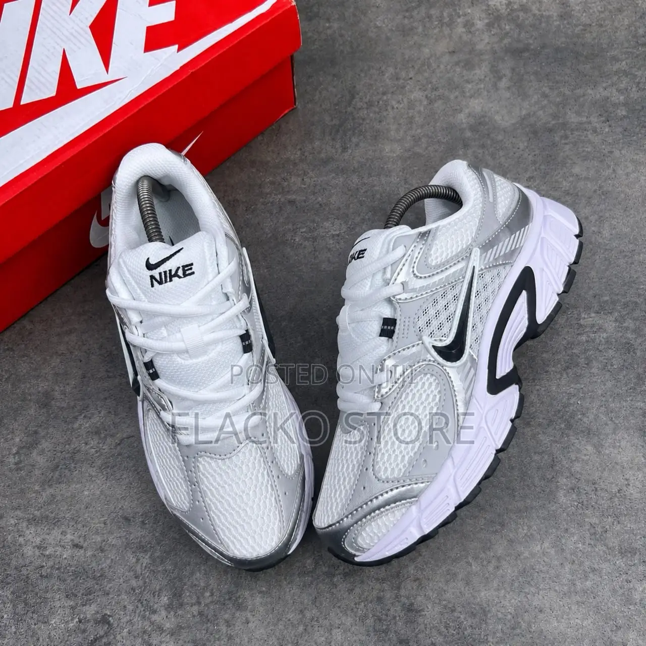 Original Nike V5 Runner Sneakers