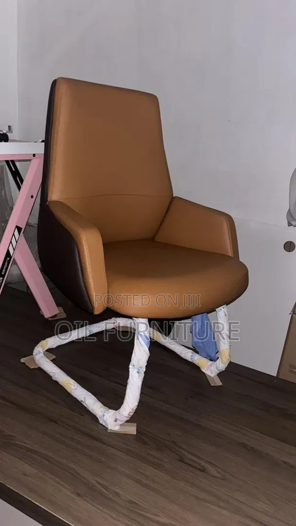 Luxury Executive Leather Visitor Chair / Conference Office Chair