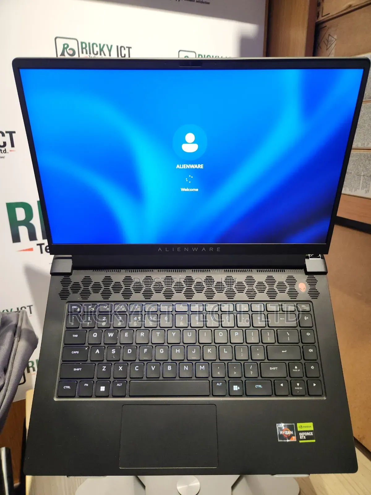 Laptop Dell Allenware M15 R5 16GB AMD Ryzen 7 SSD 1T