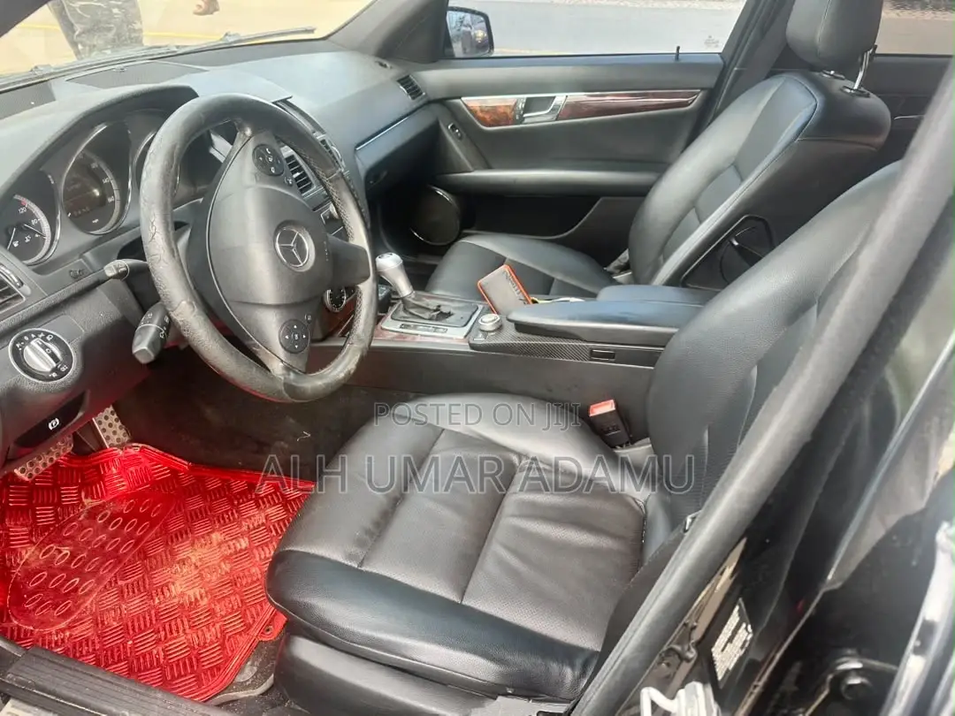 Mercedes-Benz C300 2010 Black