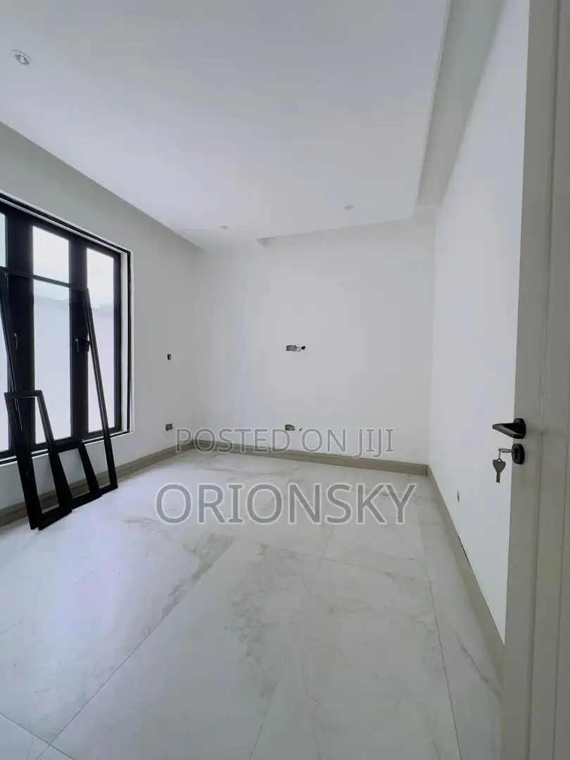 3bdrm Apartment in Allen Avenue for sale