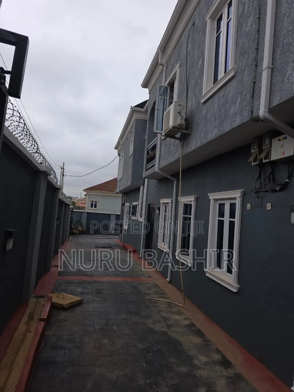 2bdrm Block of Flats in Oluode, Akala Express for rent