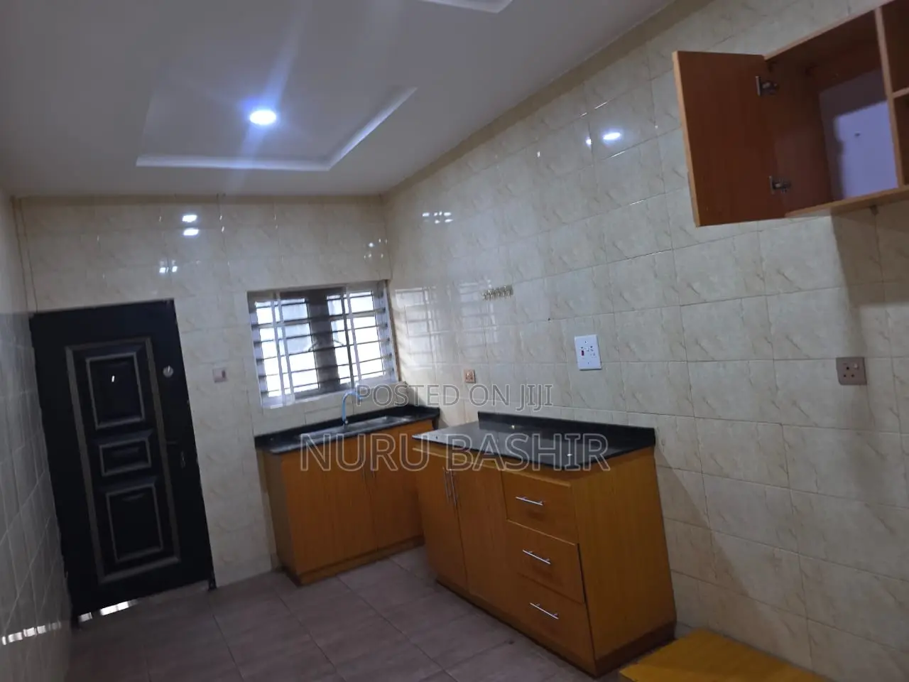 2bdrm Block of Flats in Oluode, Akala Express for rent