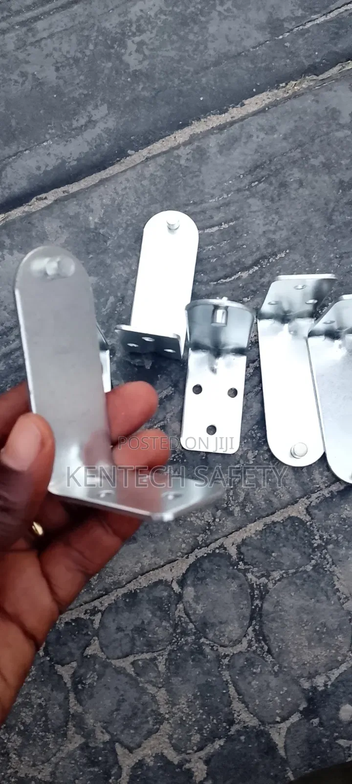 Hanger for 6kg and 9kg DCP Powder