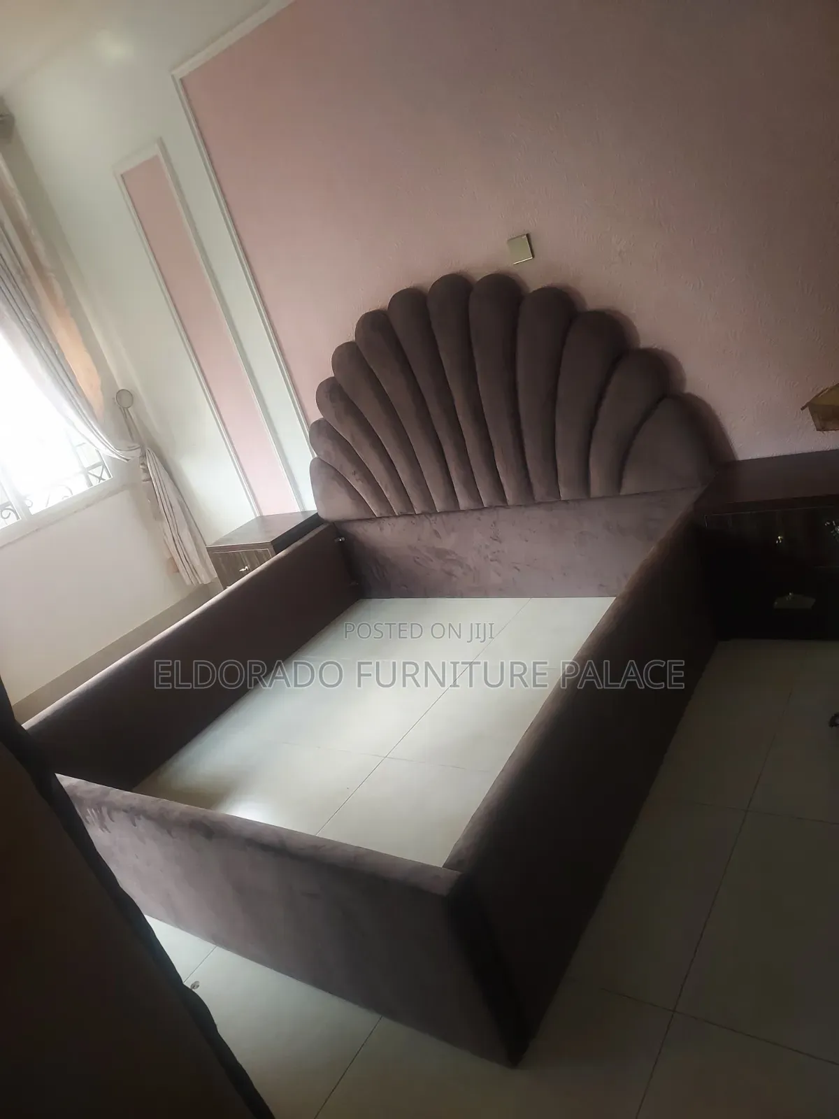 Stylish Quality Round Headboard Design Bedset