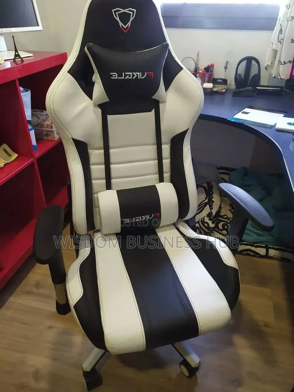 5-Star Base Gaming Chair With Padded Arm