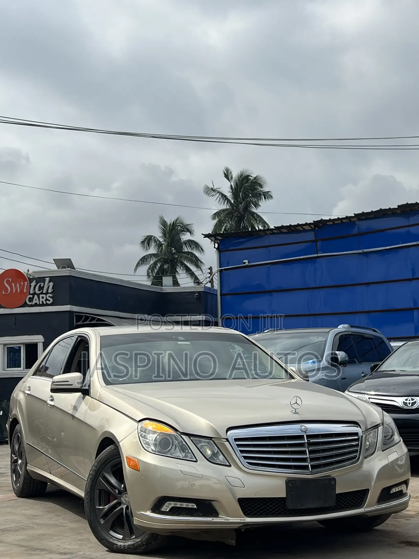 Mercedes-Benz E350 2010 Gold