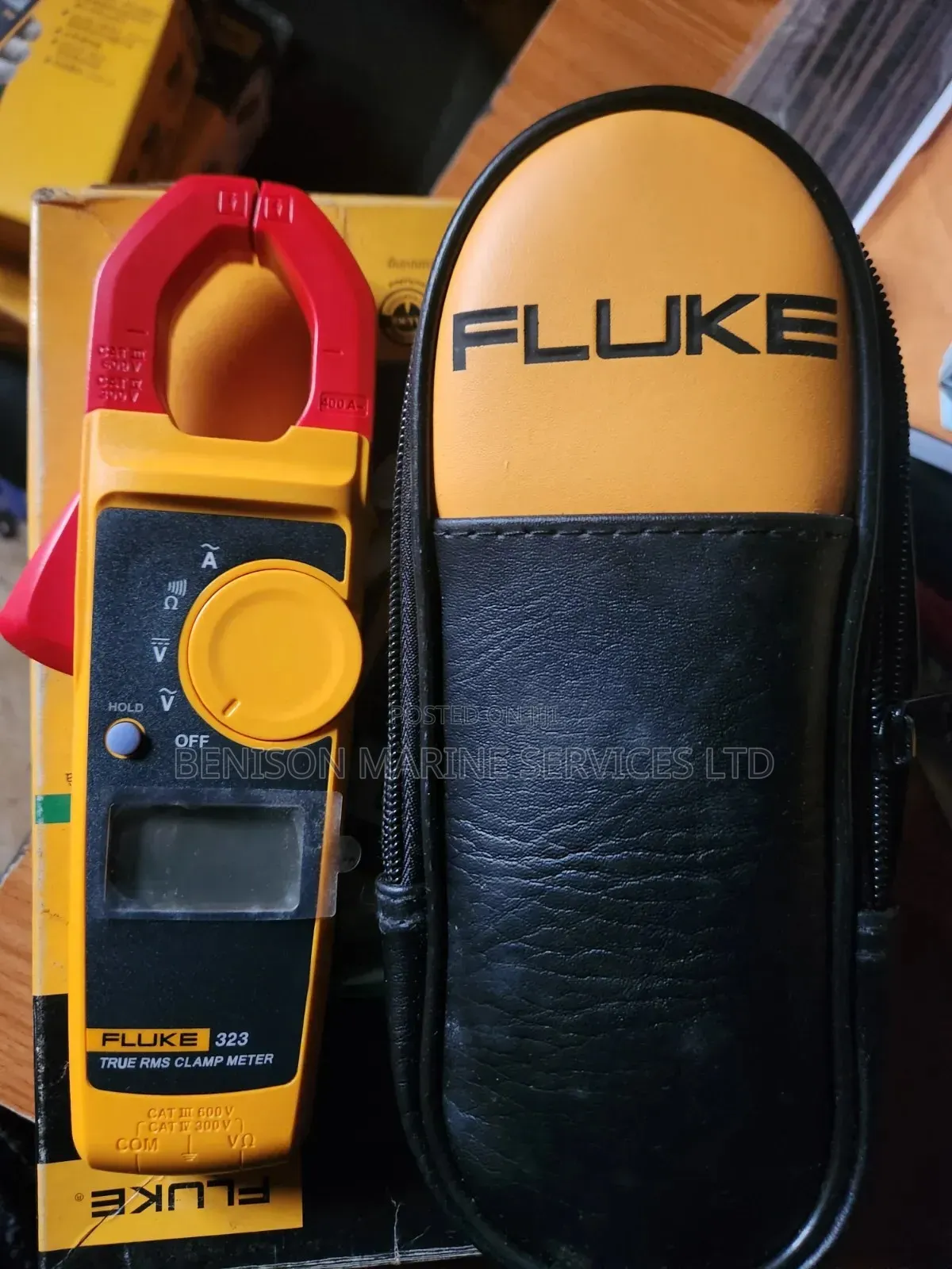 Fluke 323 Digital Clamp Meter True-RMS