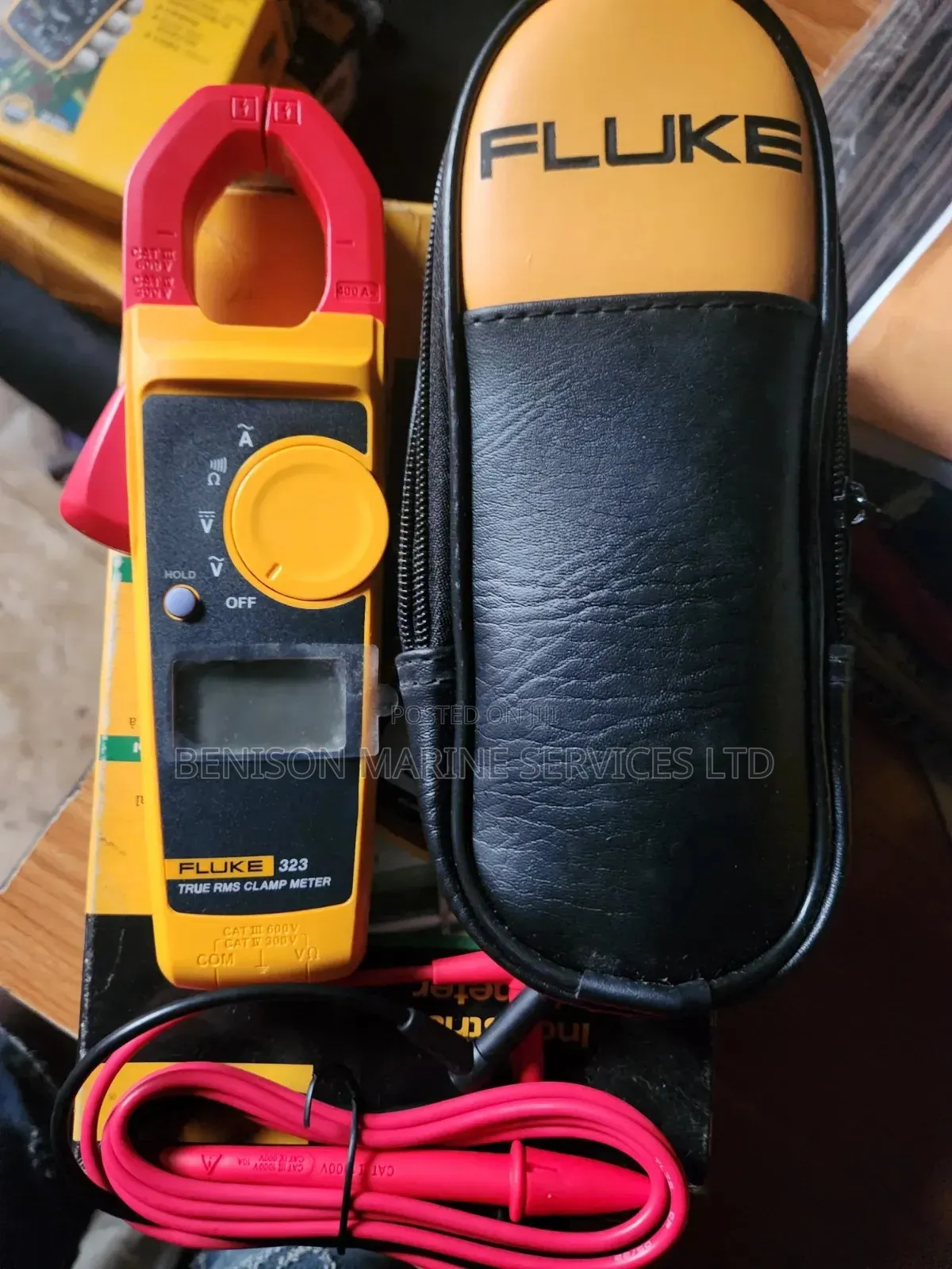 Fluke 323 Digital Clamp Meter True-RMS