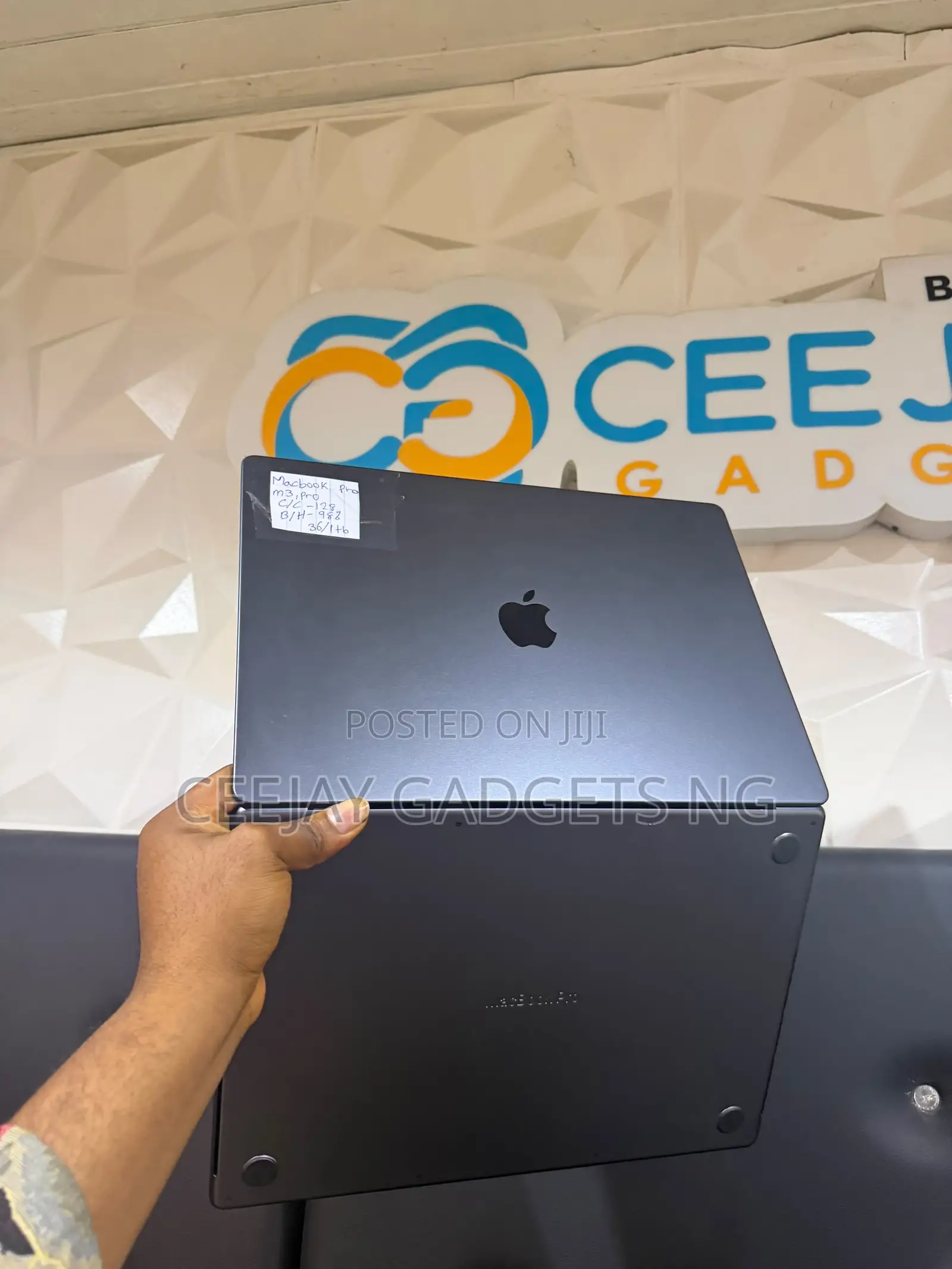 Laptop Apple MacBook Pro 2023 M3 Pro 36GB Apple M3 Pro SSD 1T