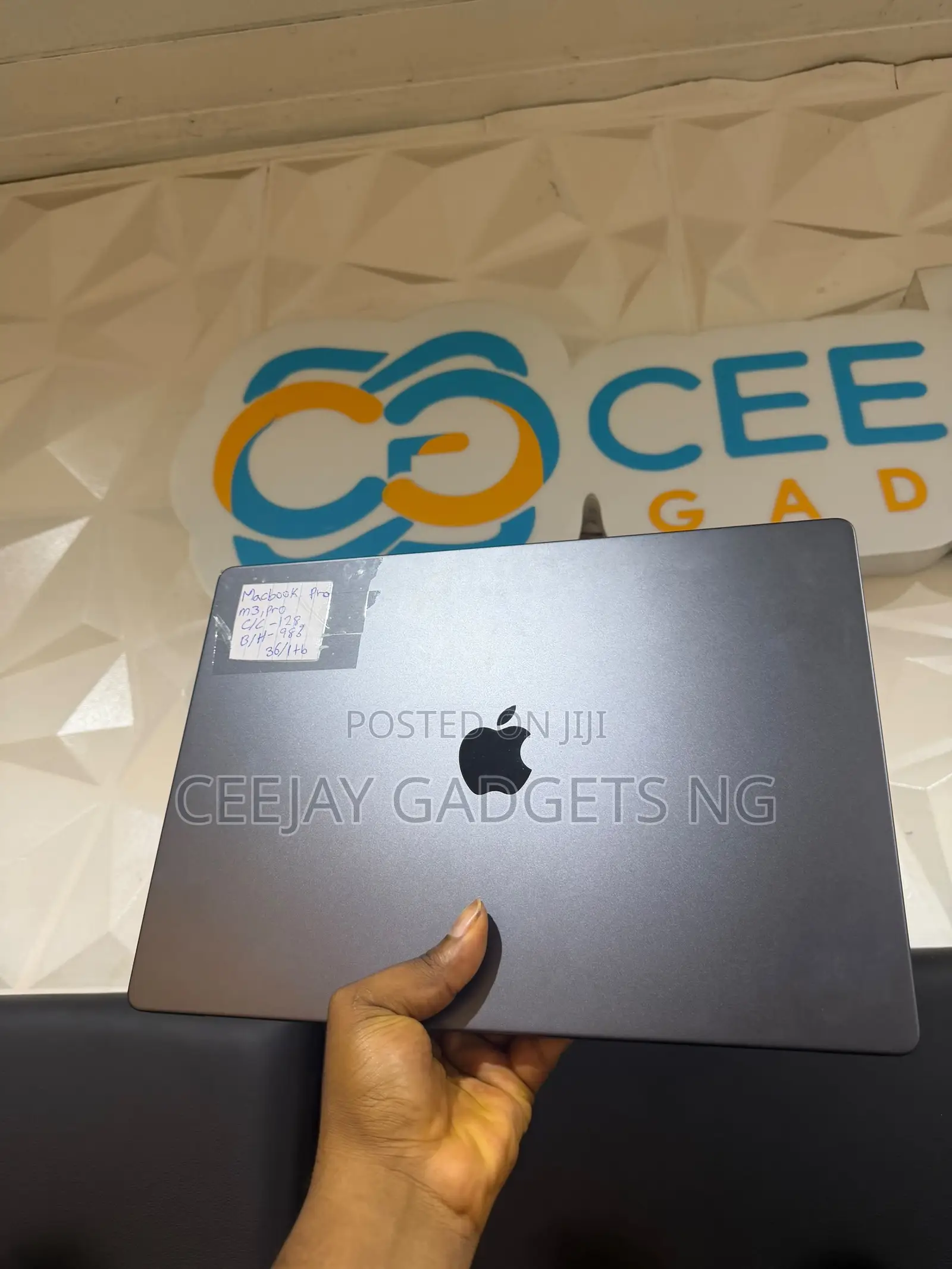 Laptop Apple MacBook Pro 2023 M3 Pro 36GB Apple M3 Pro SSD 1T