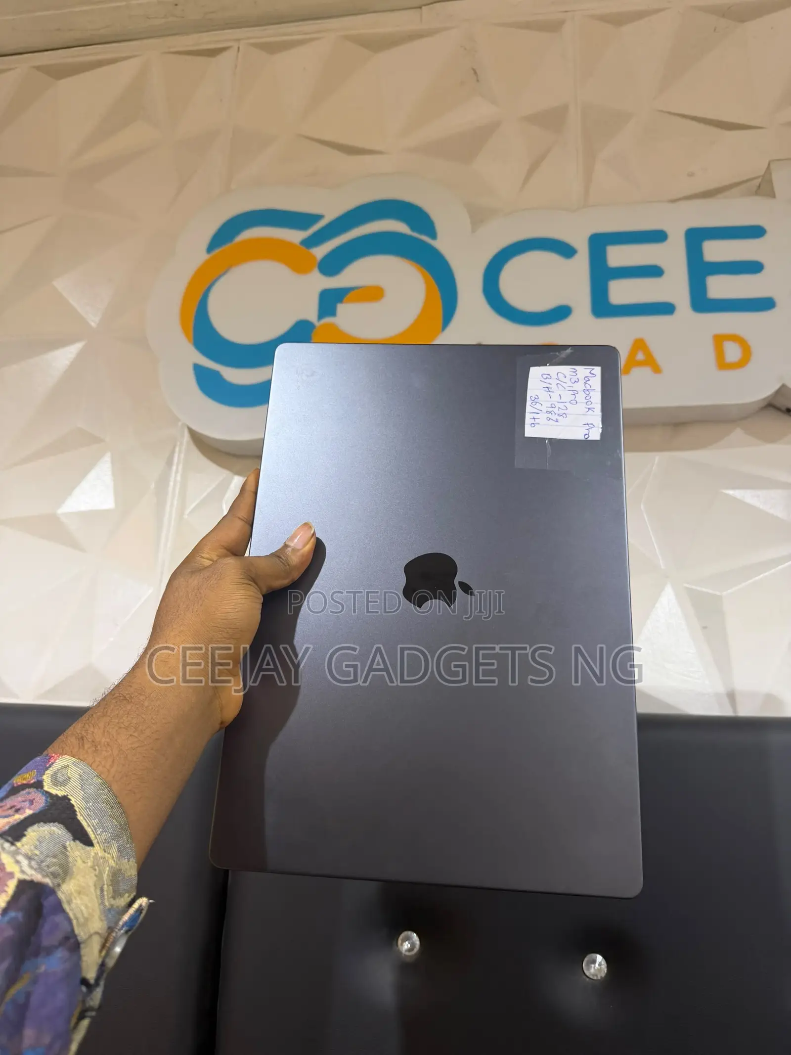 Laptop Apple MacBook Pro 2023 M3 Pro 36GB Apple M3 Pro SSD 1T