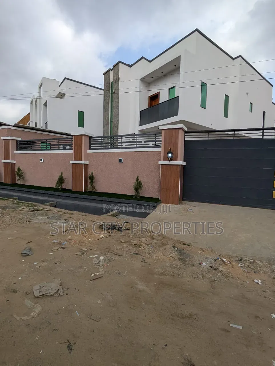 5bdrm Duplex in Berger for sale