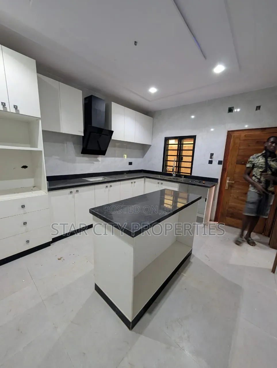 5bdrm Duplex in Berger for sale