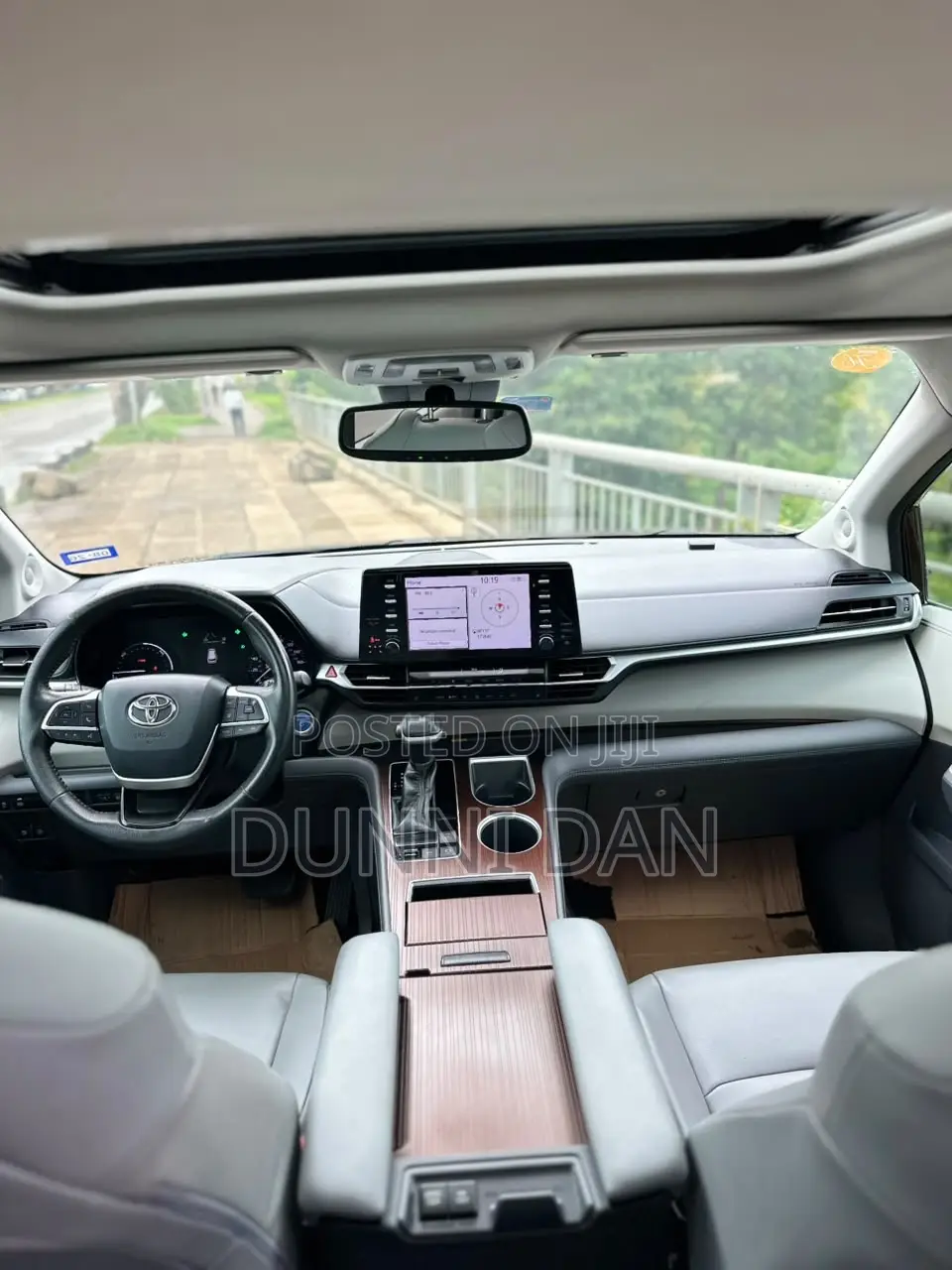 Toyota Sienna XLE Woodland Edition 2022 Brown