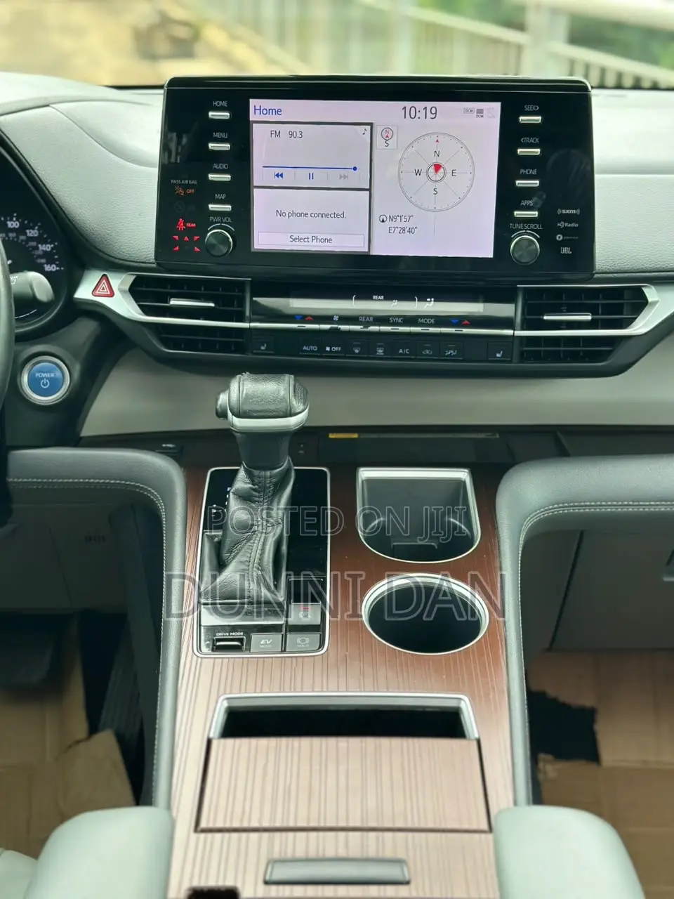 Toyota Sienna XLE Woodland Edition 2022 Brown