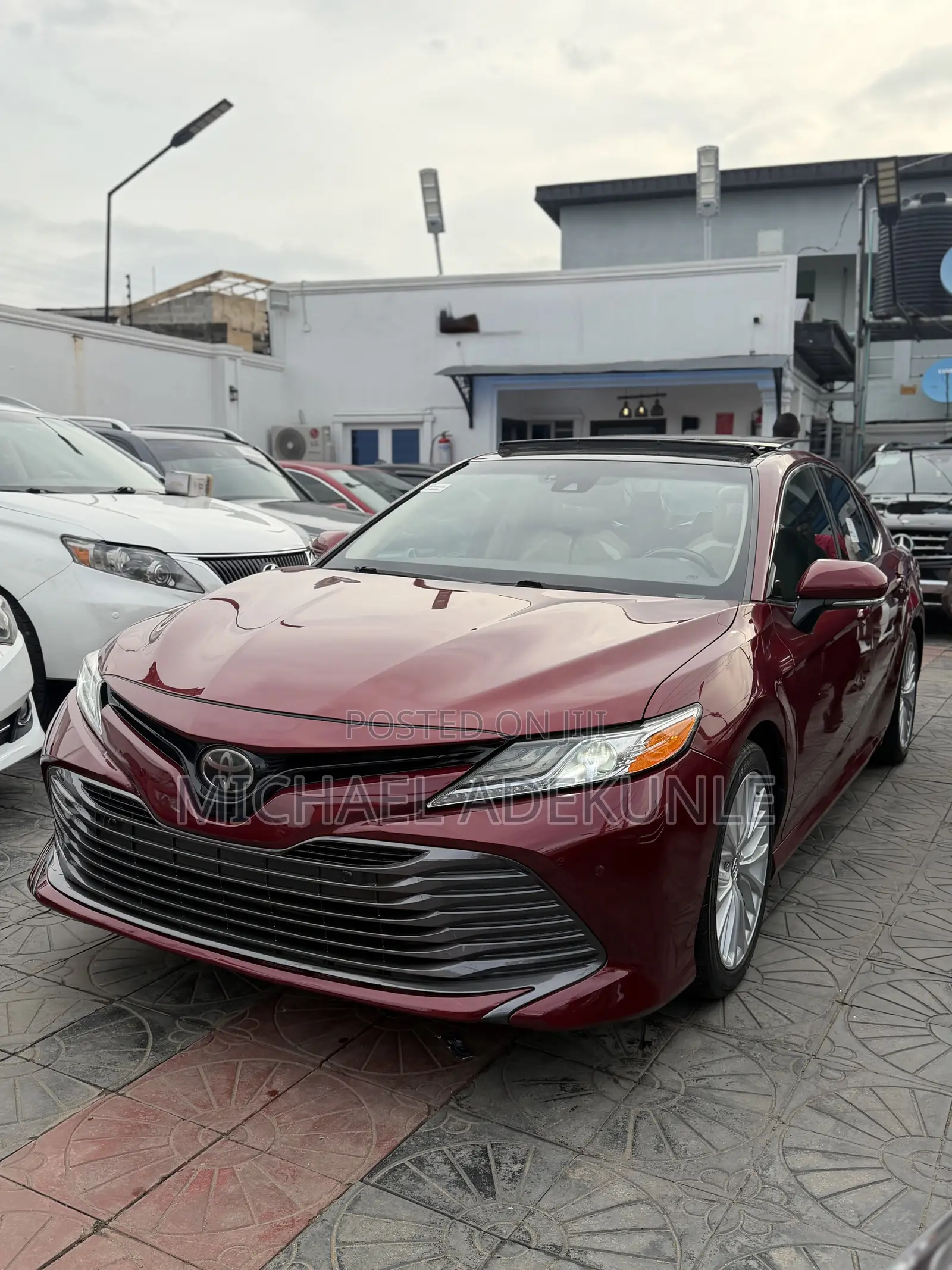 Toyota Camry XLE FWD (2.5L 4cyl 8AM) 2018 Red