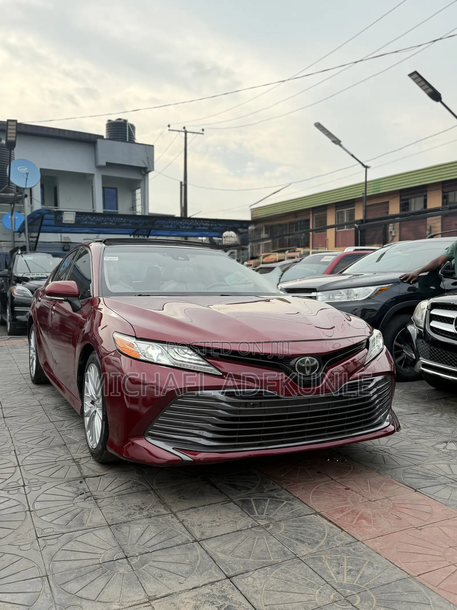 Toyota Camry XLE FWD (2.5L 4cyl 8AM) 2018 Red