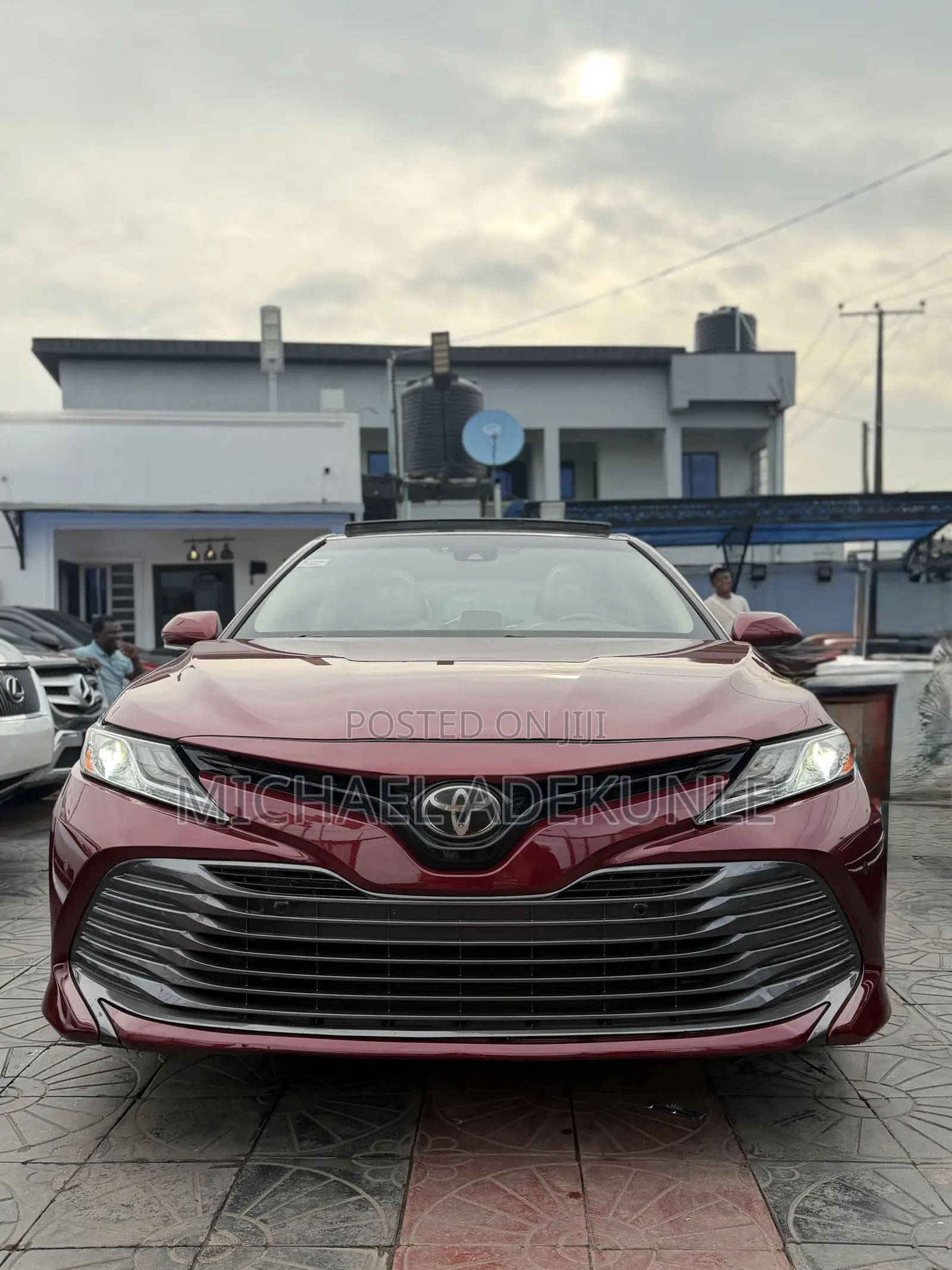 Toyota Camry XLE FWD (2.5L 4cyl 8AM) 2018 Red