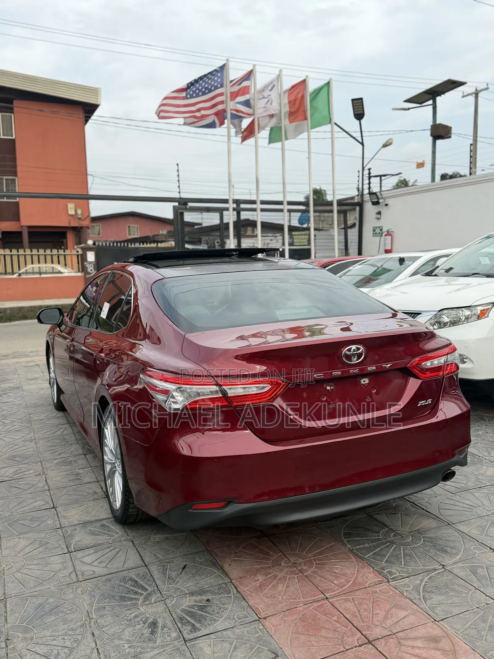 Toyota Camry XLE FWD (2.5L 4cyl 8AM) 2018 Red