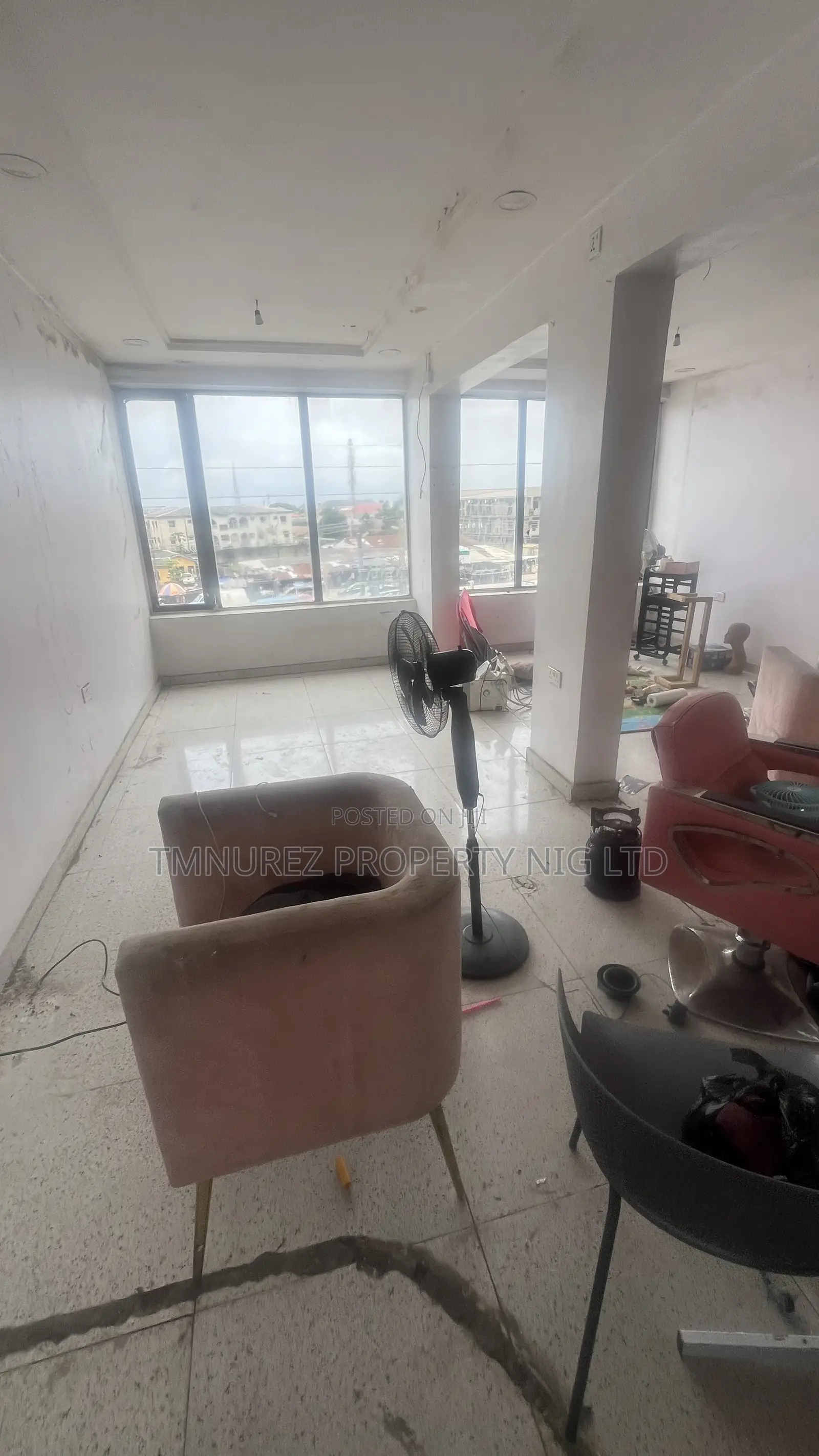 Showroom Shop at Upstair