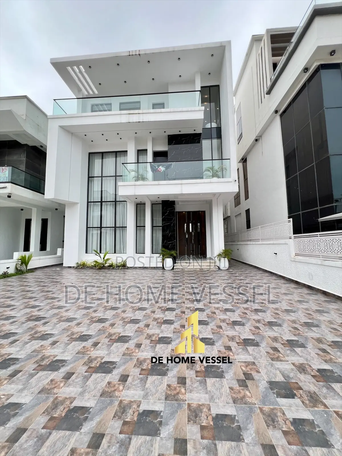 5bdrm Duplex in Ikota for sale