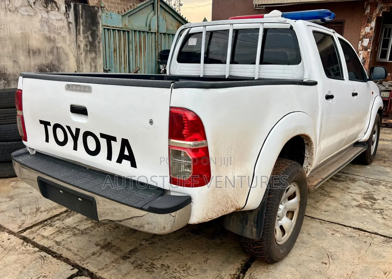 Toyota Hilux 2012 White