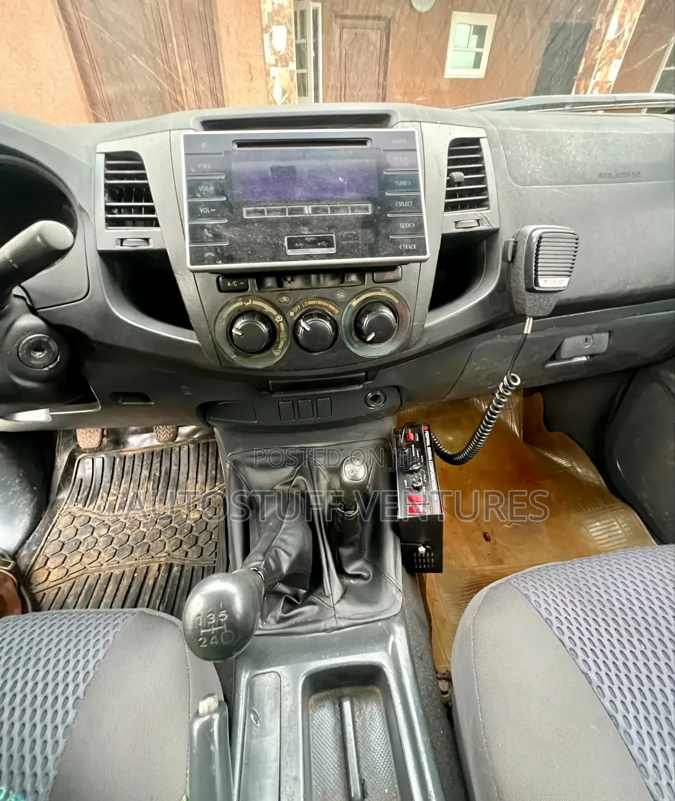 Toyota Hilux 2012 White