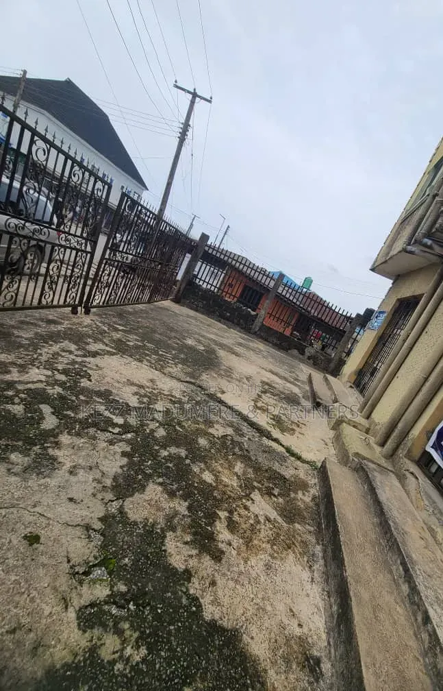 4bdrm House in Okoloba Road, Jakpa, Uvwie for sale